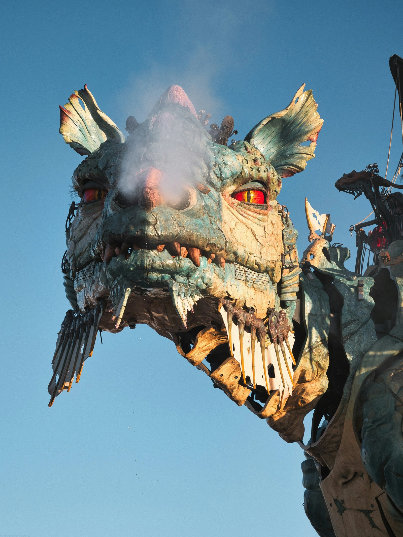 The Dragon of Calais, a monumental mechanical creature on the seafront